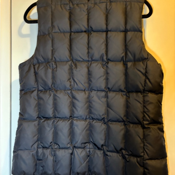 GAP Black and Red Puffer Vest Size M EUC - Picture 7 of 9